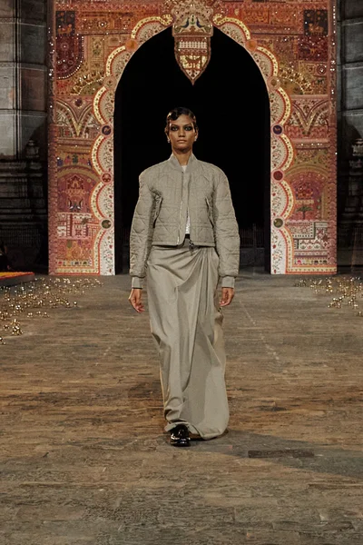 Look 24